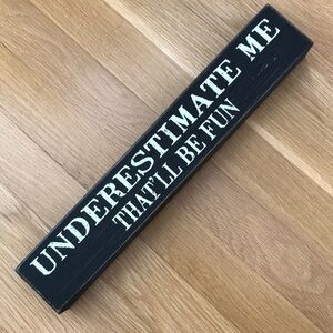 Quill, Plaque ‘Underestimate Me’. NWT